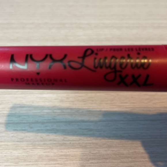 New NYX Lingerie XXL Lip Professional Makeup - Picture 2 of 3